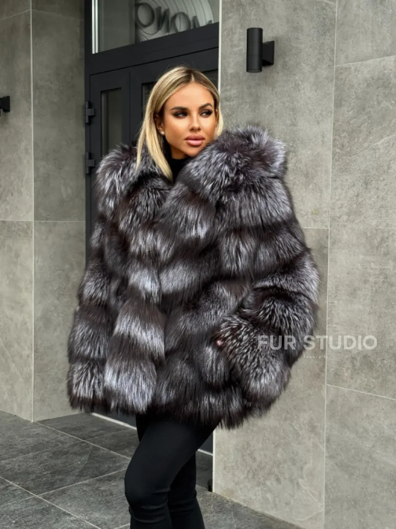 Шуба натуральная из чернобурки с капюшоном