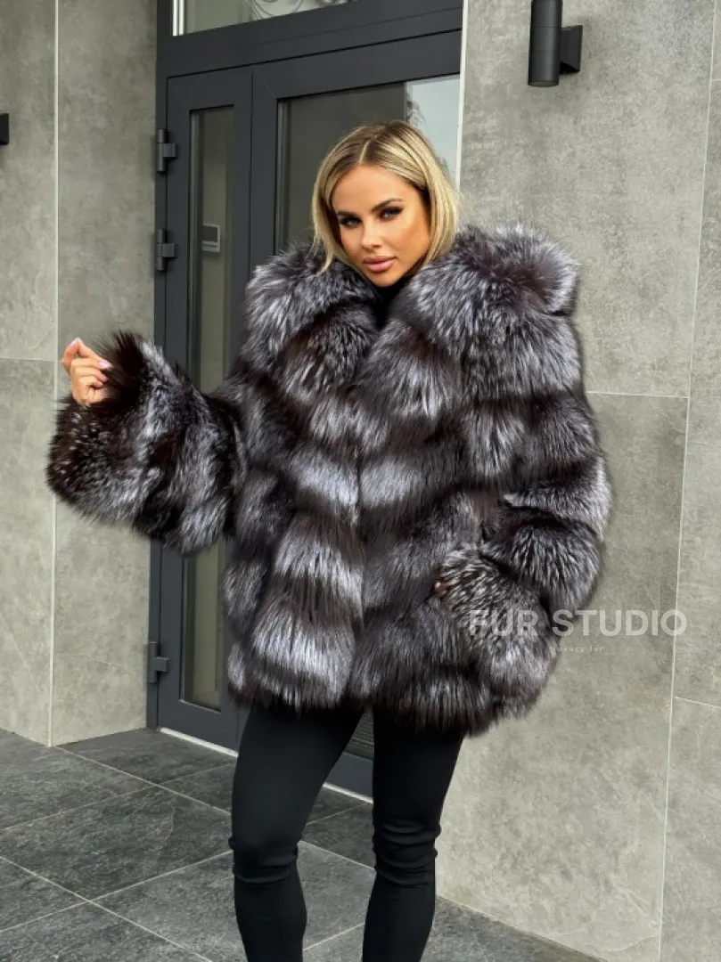 Шуба натуральная из чернобурки с капюшоном