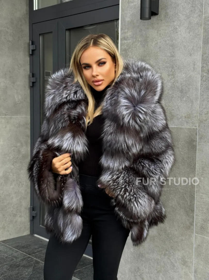 Шуба натуральная из чернобурки с капюшоном