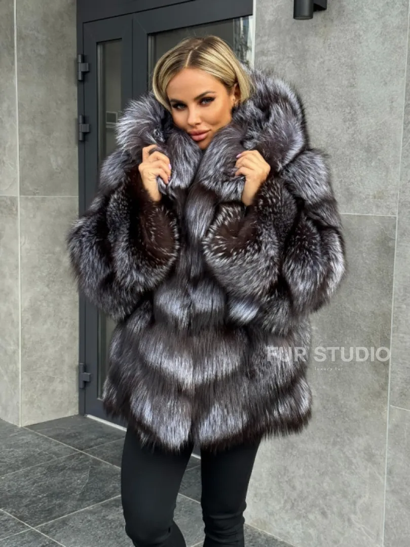 Шуба натуральная из чернобурки с капюшоном