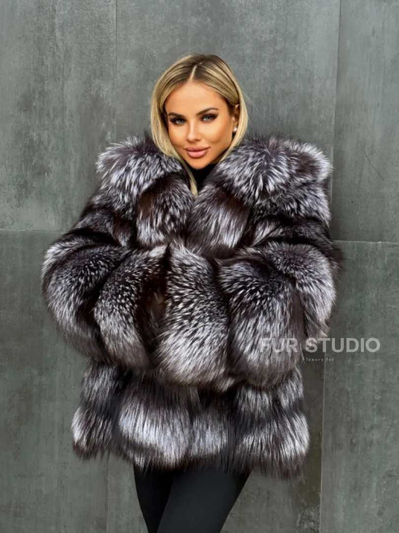 Шуба натуральная из чернобурки с капюшоном