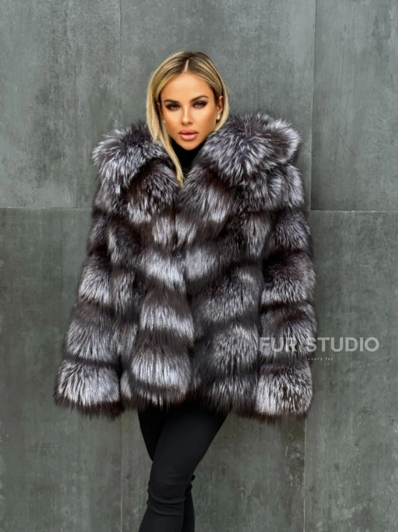 Шуба натуральная из чернобурки с капюшоном
