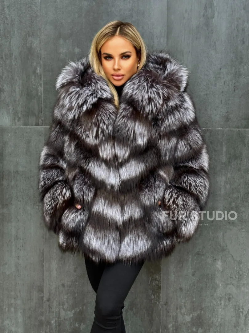 Шуба натуральная из чернобурки с капюшоном - фото 0