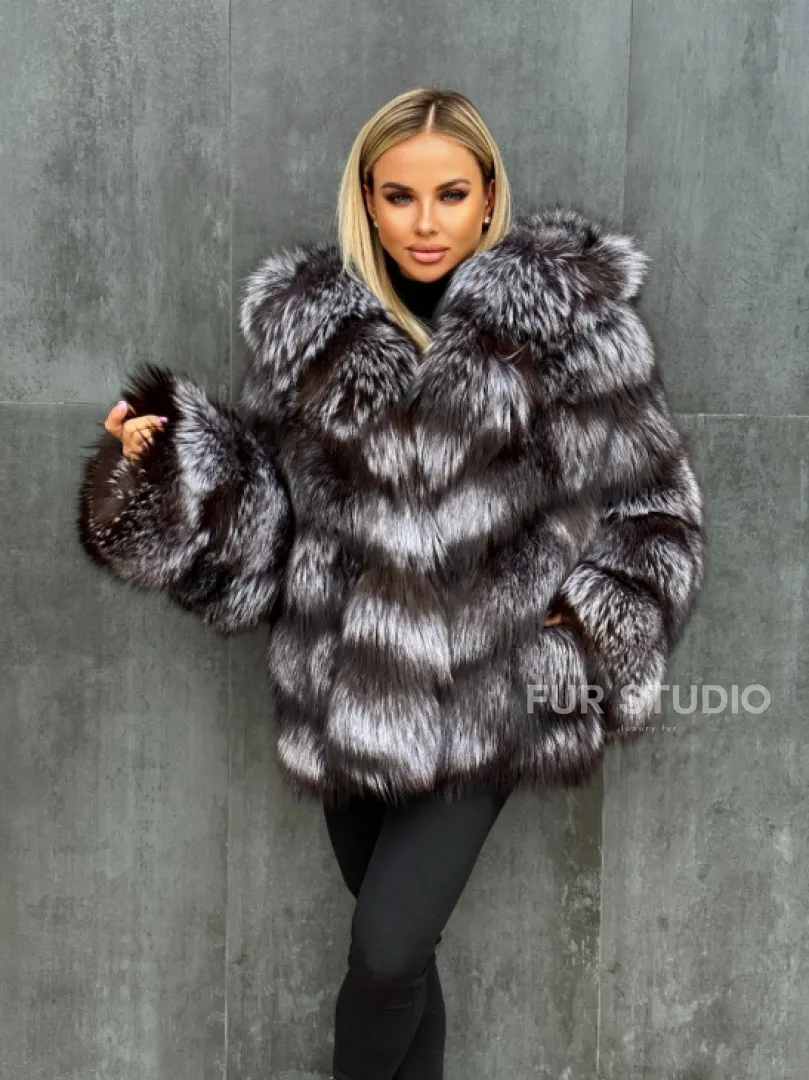 Шуба натуральная из чернобурки с капюшоном