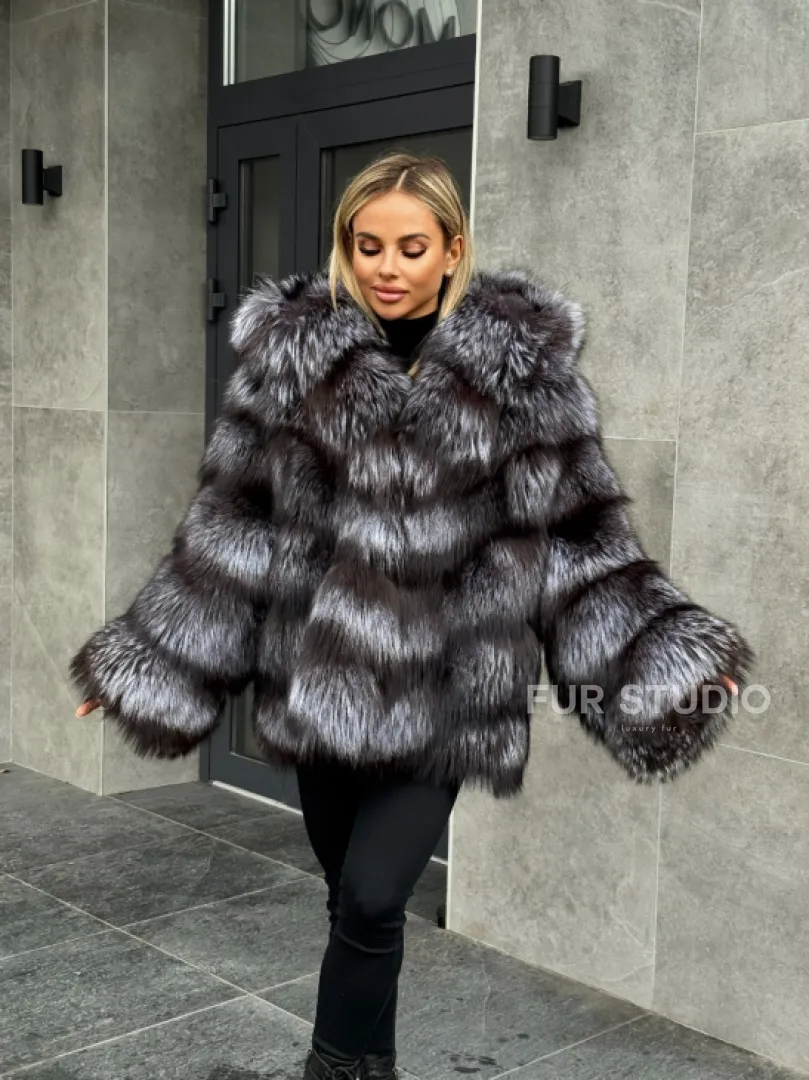Шуба натуральная из чернобурки с капюшоном