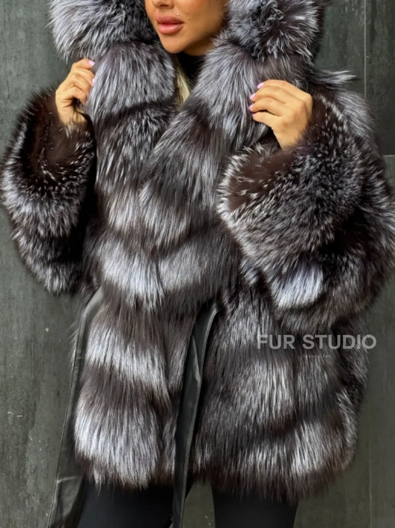 Шуба натуральная из чернобурки с капюшоном