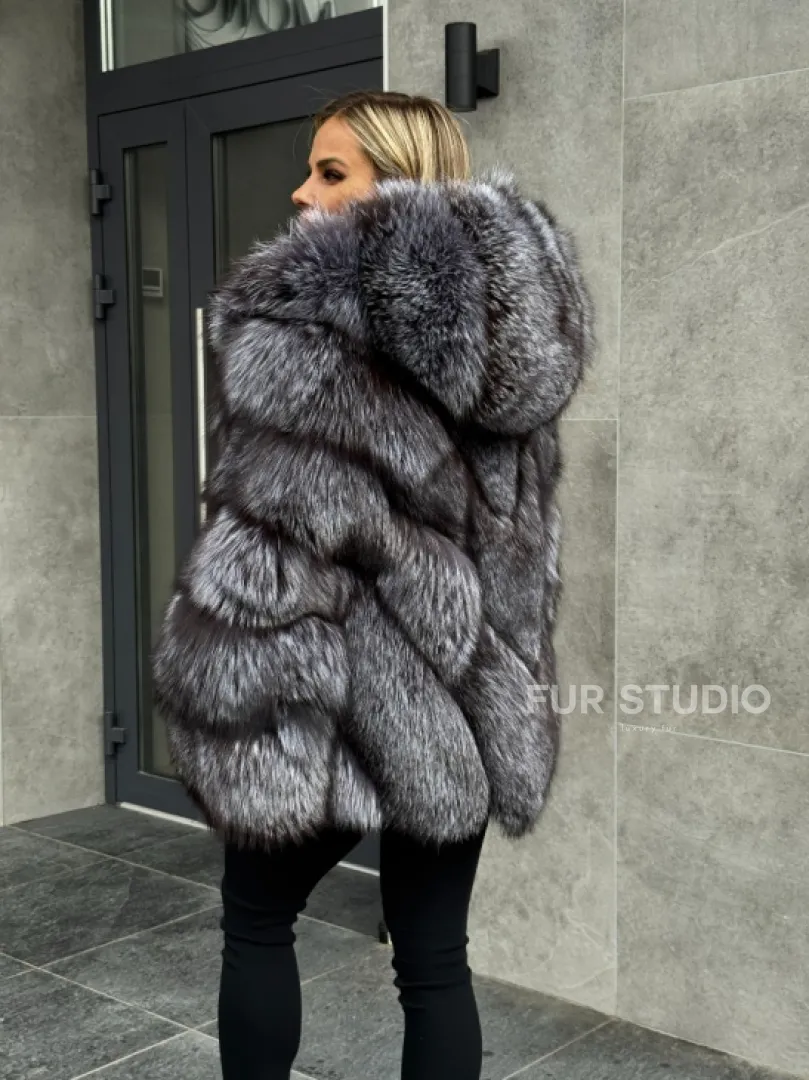 Шуба натуральная из чернобурки с капюшоном