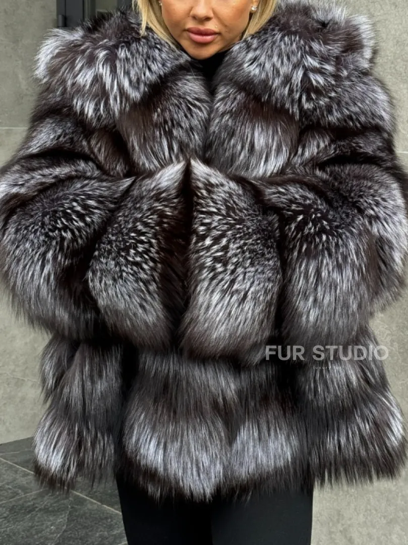 Шуба натуральная из чернобурки с капюшоном