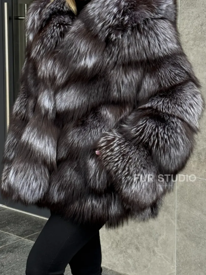 Шуба натуральная из чернобурки с капюшоном