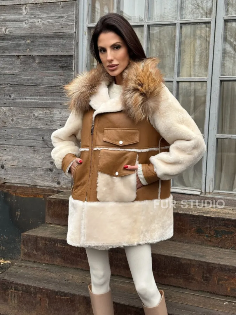 Стильная дублёнка из мериноса с воротником из меха лисы