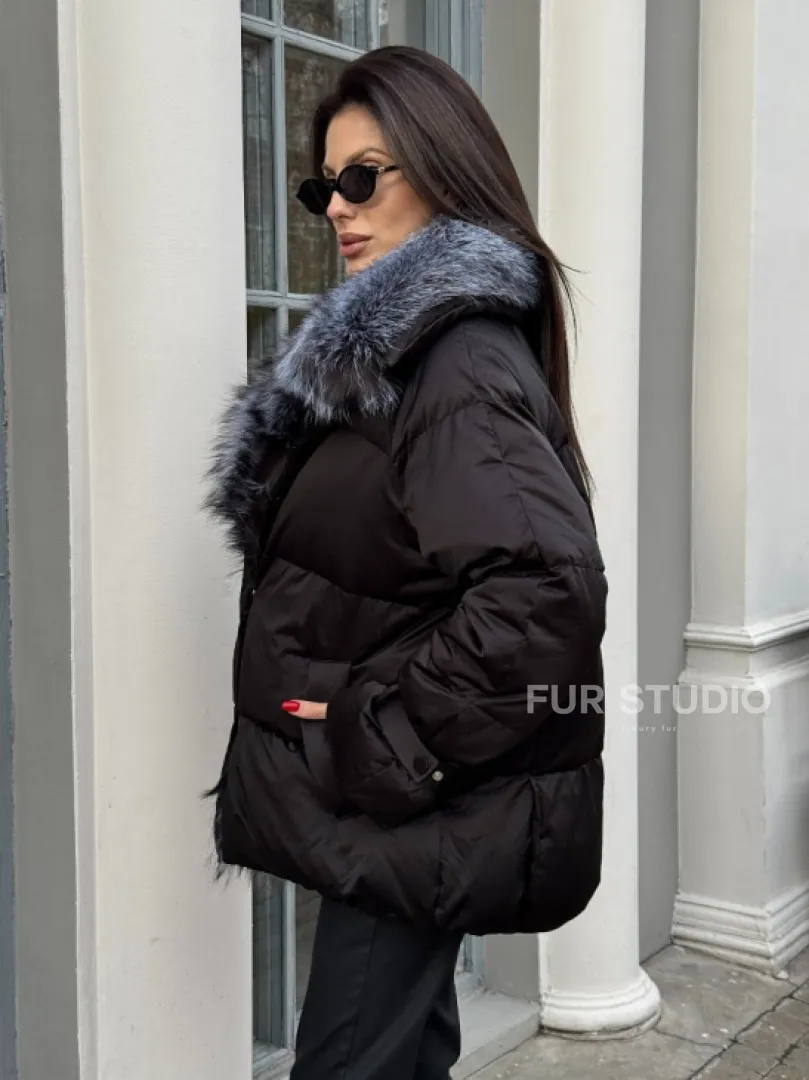 Модный пуховик в стиле Oversize с натуральным мехом чернобурки - фото 4