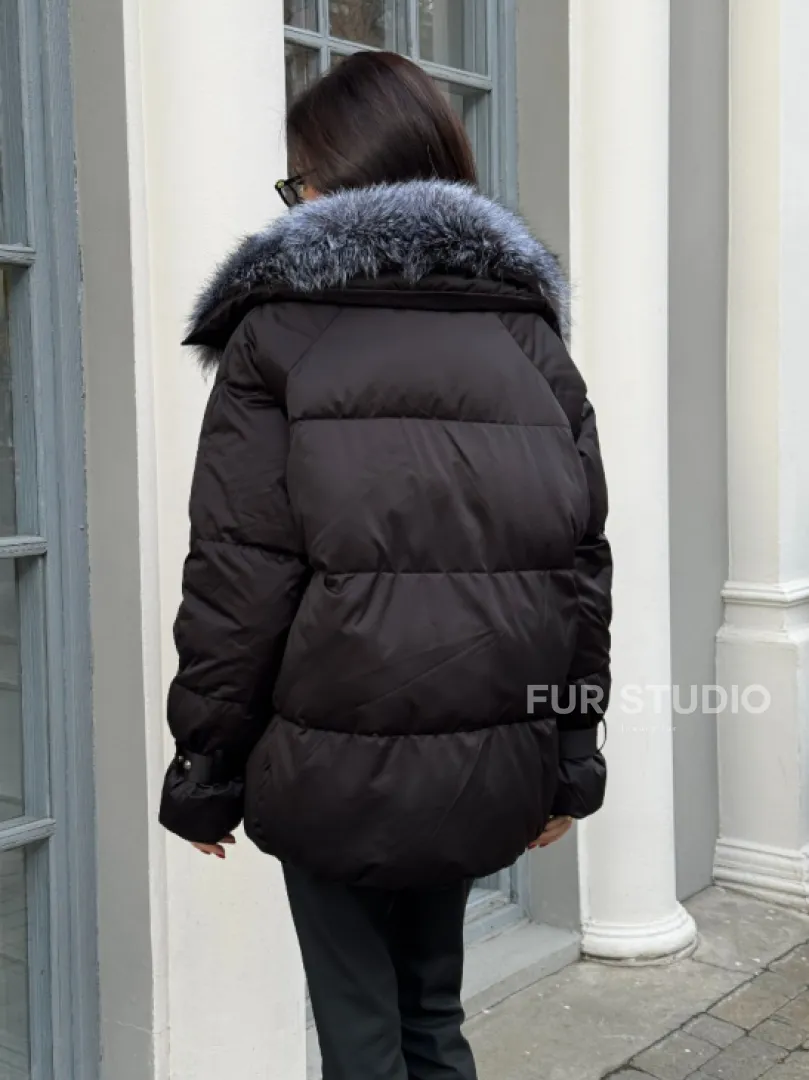 Модный пуховик в стиле Oversize с натуральным мехом чернобурки - фото 5