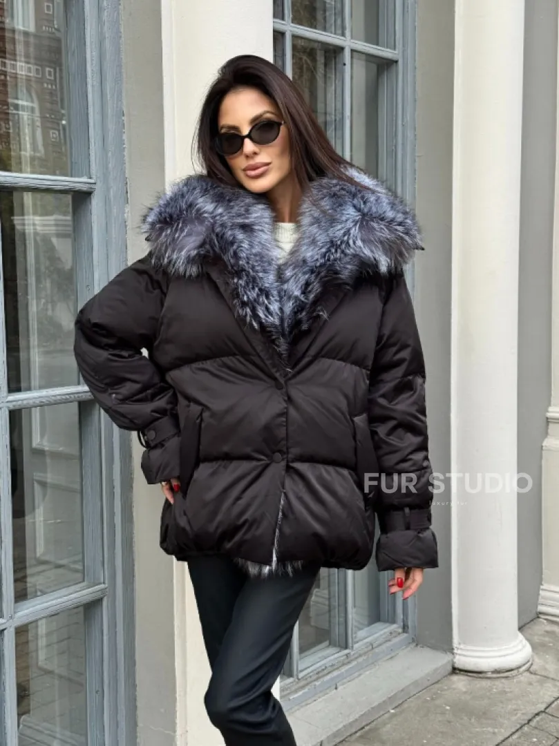 Модный пуховик в стиле Oversize с натуральным мехом чернобурки