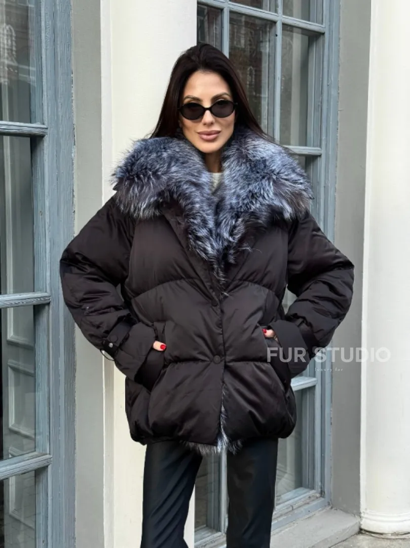 Модный пуховик в стиле Oversize с натуральным мехом чернобурки