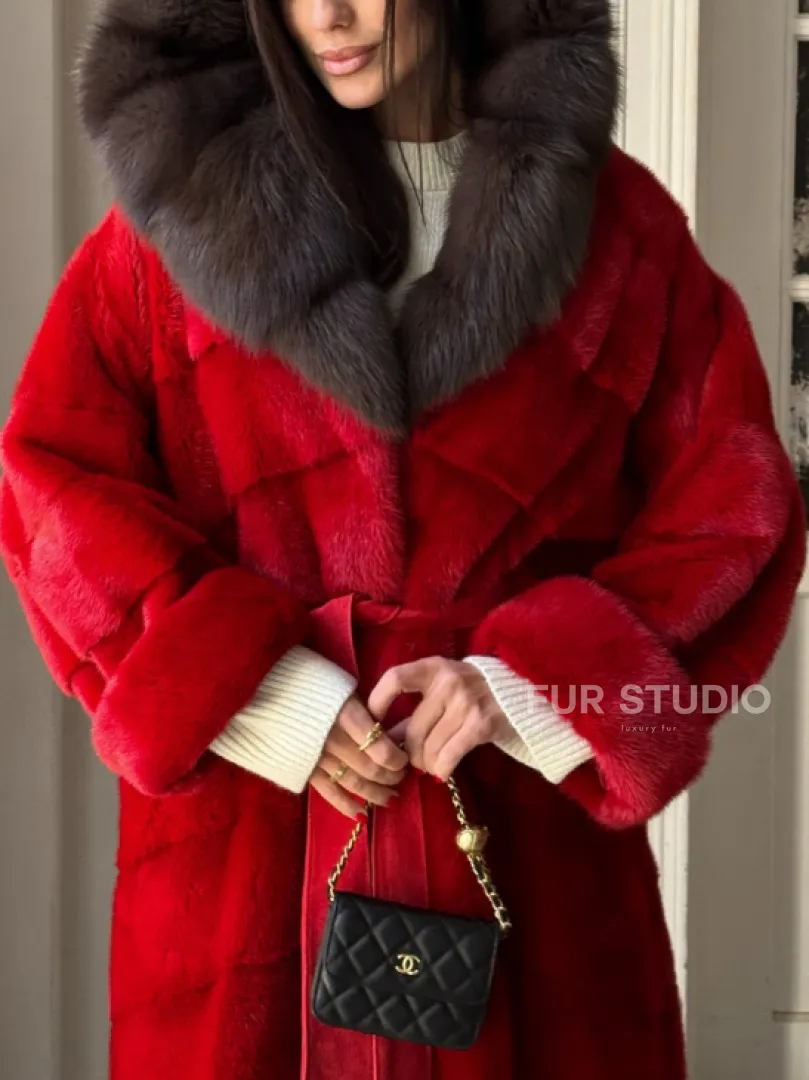 Красное меховое кимоно из аукционной норки с капюшоном куница - фото 1