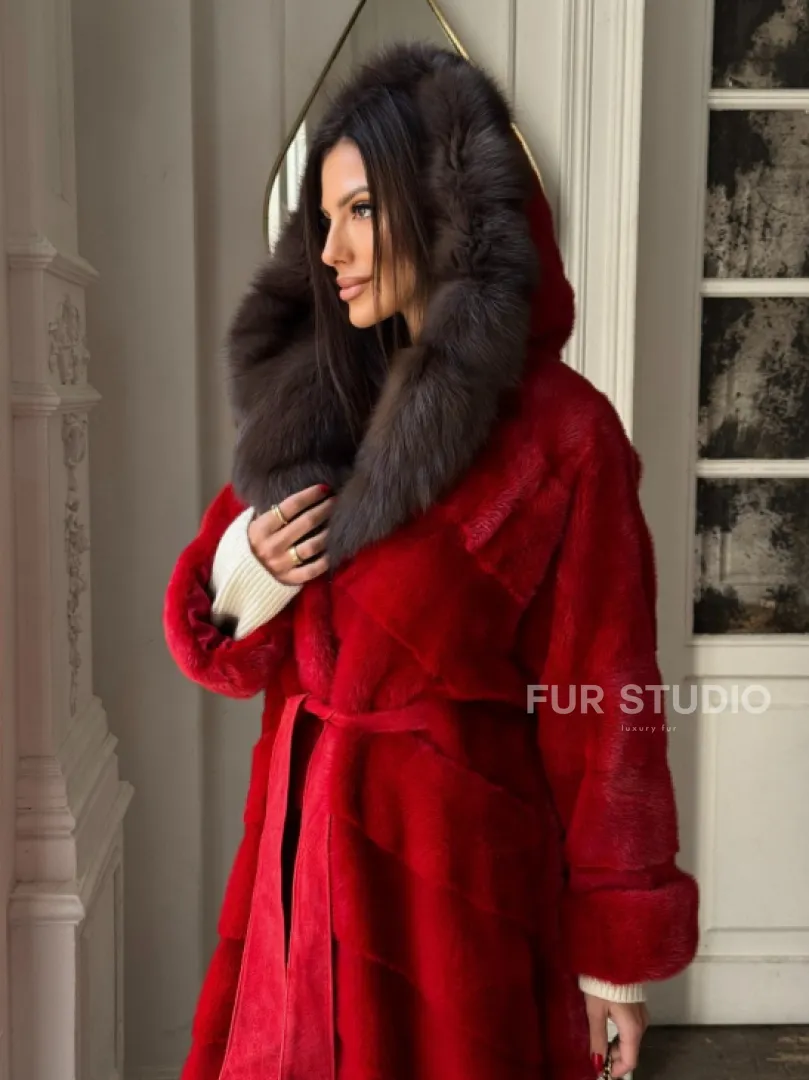Красное меховое кимоно из аукционной норки с капюшоном куница - фото 3