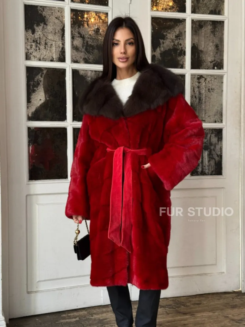 Красное меховое кимоно из аукционной норки с капюшоном куница - фото 0