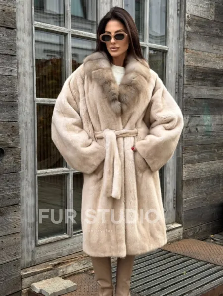 Шуба LUXURY кимоно из норки IVORY с английским воротником из меха куницы - фото 0