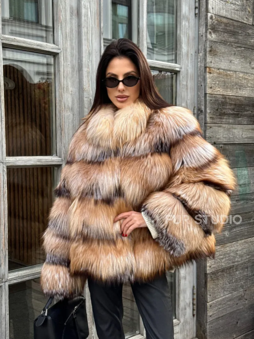 Женская шуба из меха лисы 