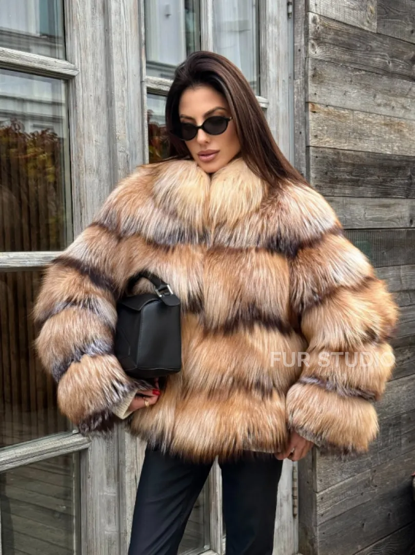 Женская шуба из меха лисы 
