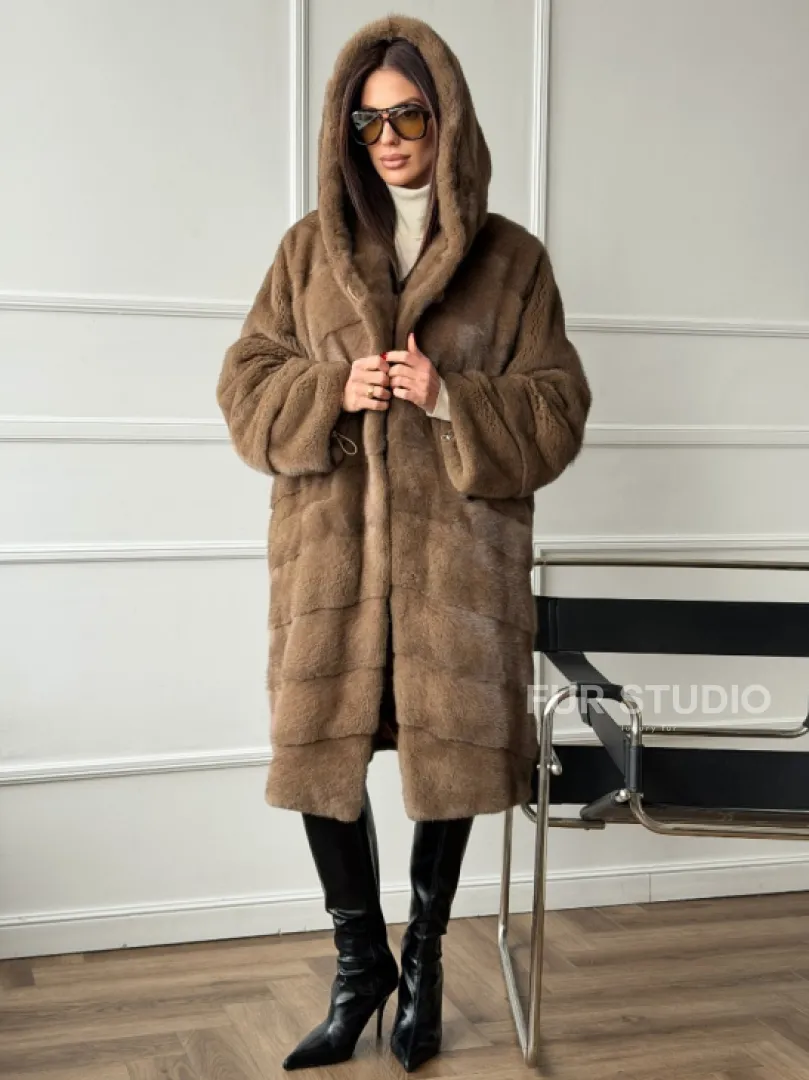 Шуба из меха премиальной плюшевой норки с капюшоном - фото 18