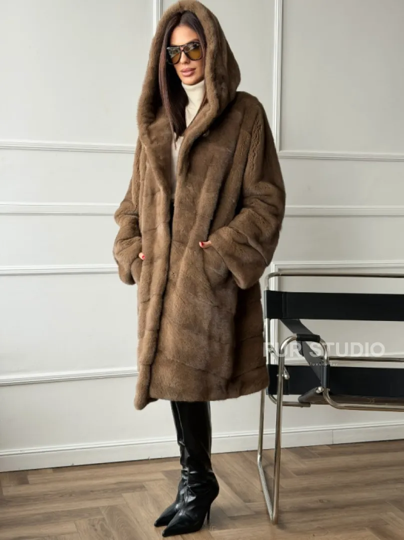 Шуба из меха премиальной плюшевой норки с капюшоном - фото 17