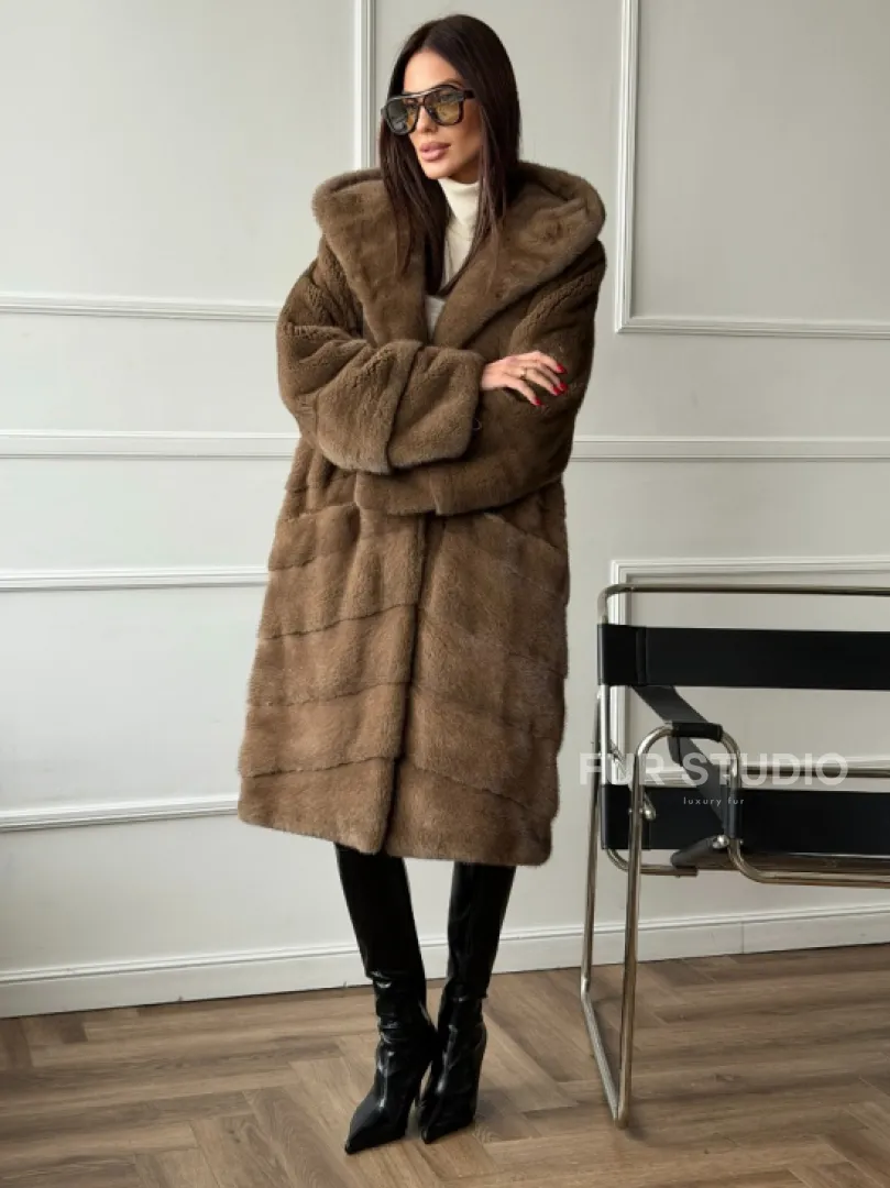 Шуба из меха премиальной плюшевой норки с капюшоном - фото 14