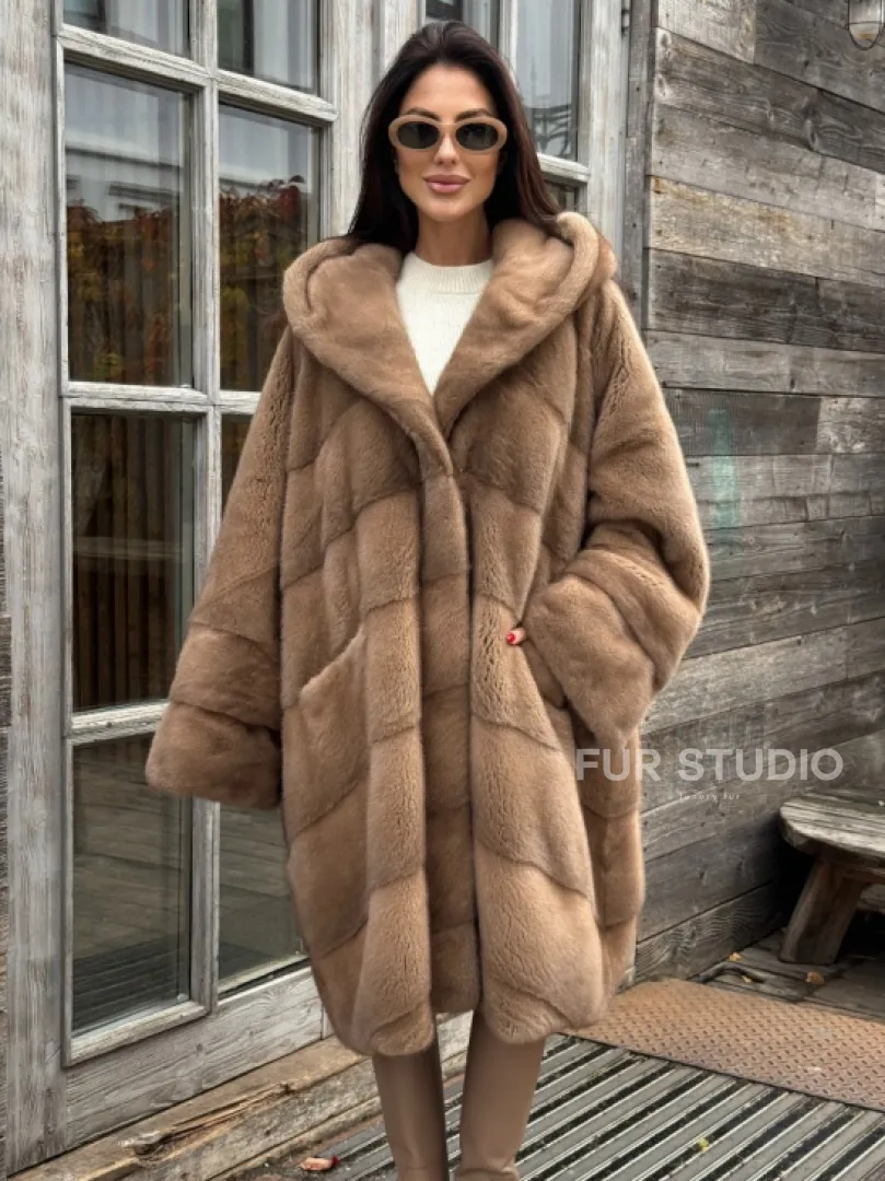 Шуба из меха премиальной плюшевой норки с капюшоном - фото 19