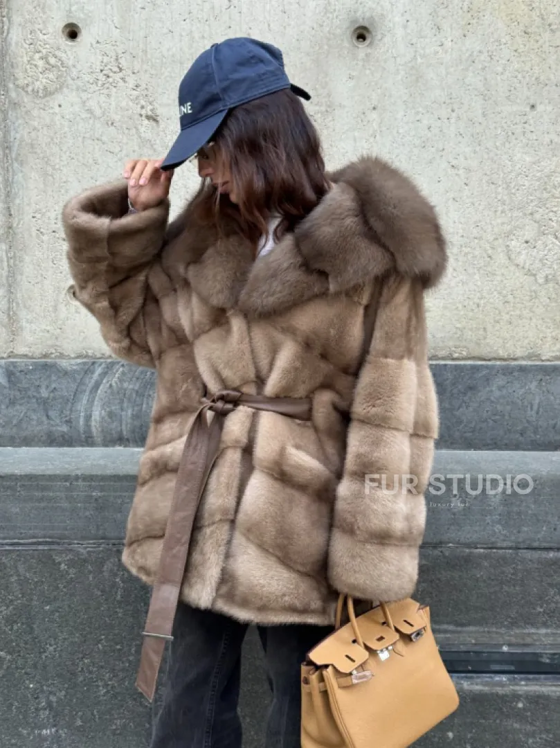 Женское зимнее норковое пончо с капюшоном куница - цвет пастель - фото 5