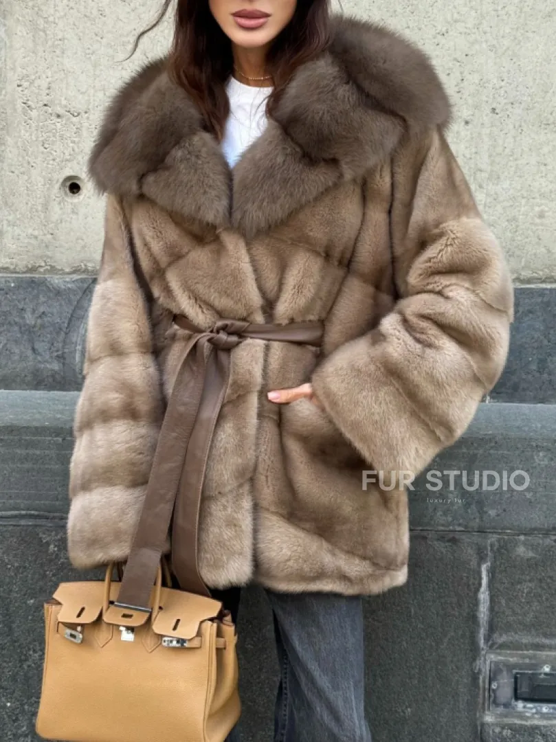 Женское зимнее норковое пончо с капюшоном куница - цвет пастель - фото 6