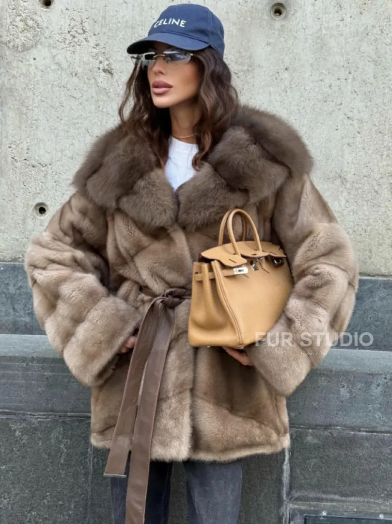 Женское зимнее норковое пончо с капюшоном куница - цвет пастель - фото 9