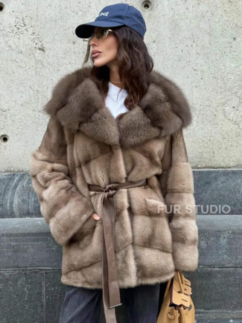 Женское зимнее норковое пончо с капюшоном куница - цвет пастель - фото 11