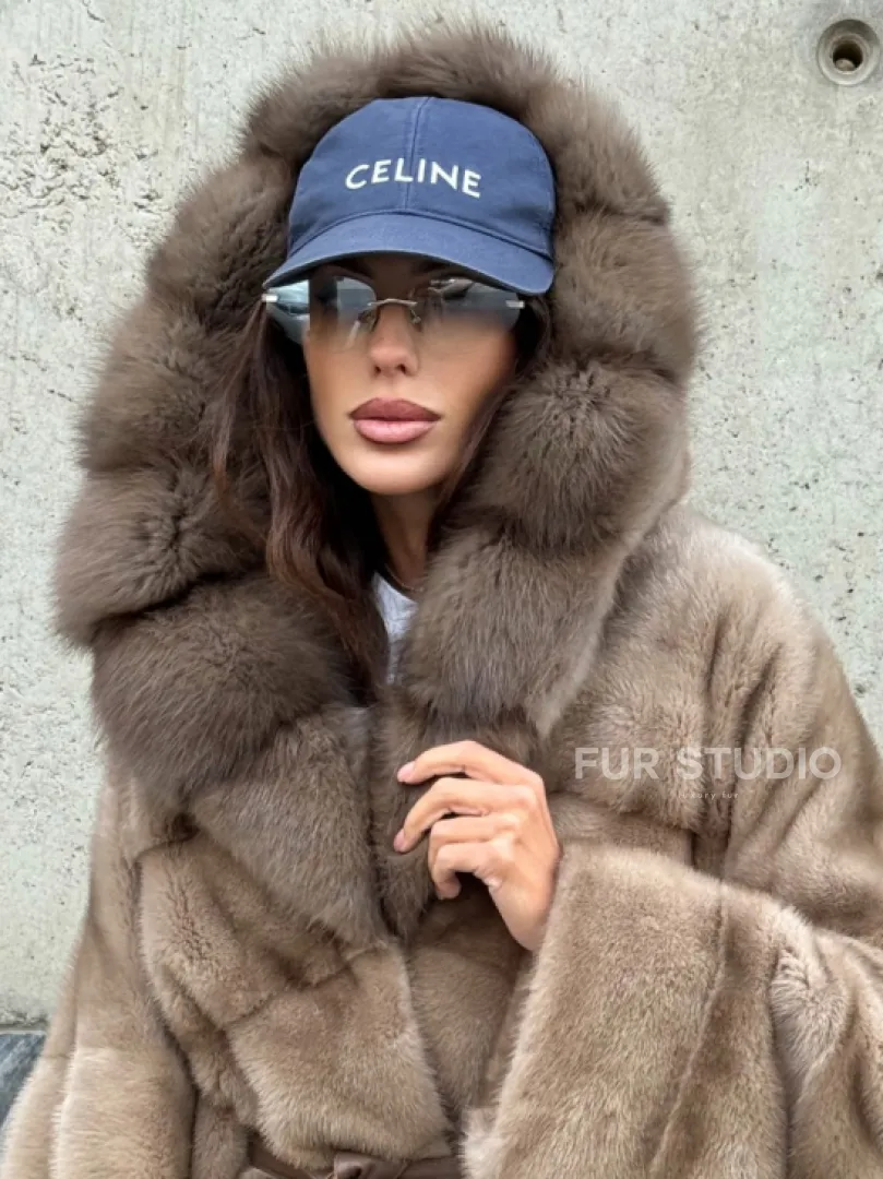 Женское зимнее норковое пончо с капюшоном куница - цвет пастель - фото 14