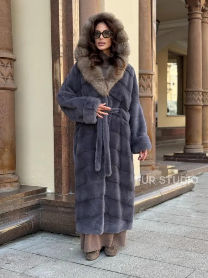 Удлиненная женская норковая шуба паркет с капюшоном из меха куница - фото 8