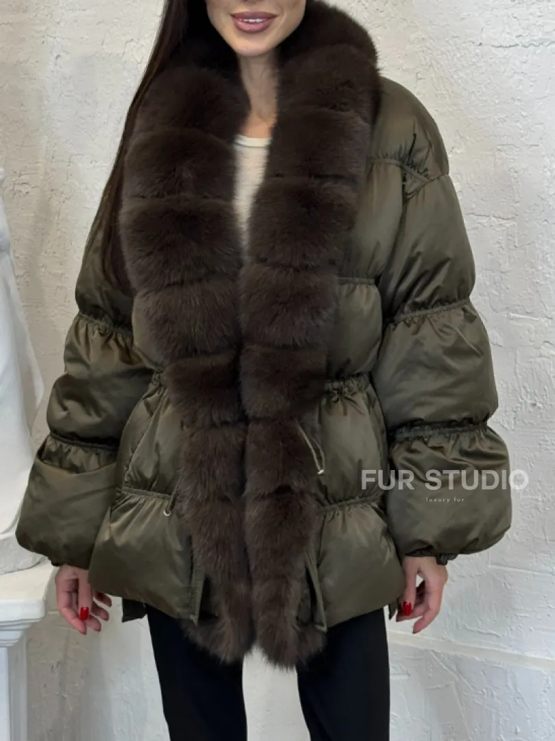 Женский стеганный пуховик на гусином пуху с отделкой из меха песца