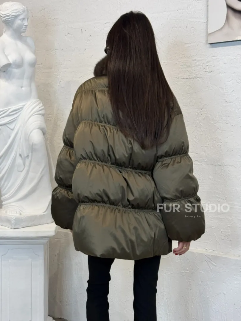 Женский стеганный пуховик на гусином пуху с отделкой из меха песца