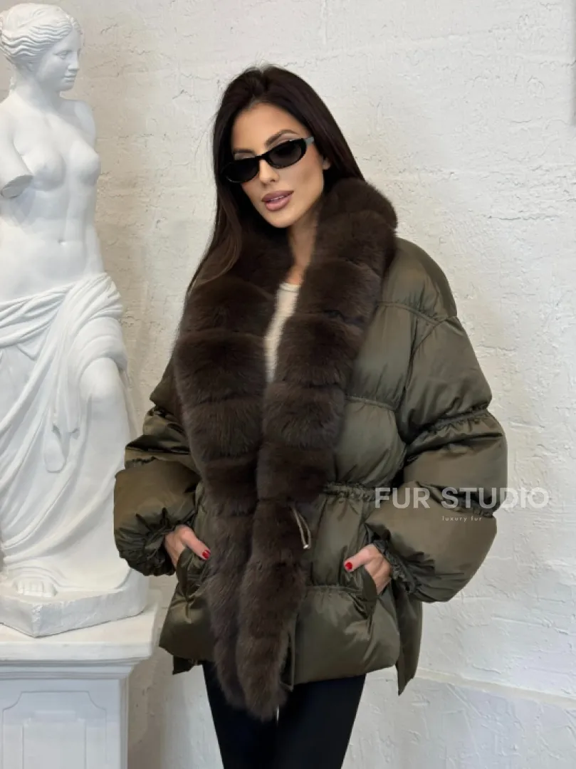 Женский стеганный пуховик на гусином пуху с отделкой из меха песца