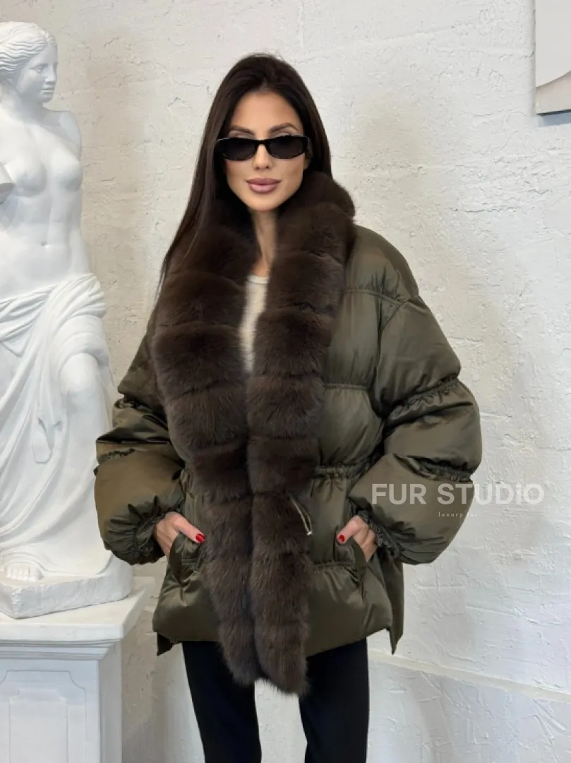 Женский стеганный пуховик на гусином пуху с отделкой из меха песца