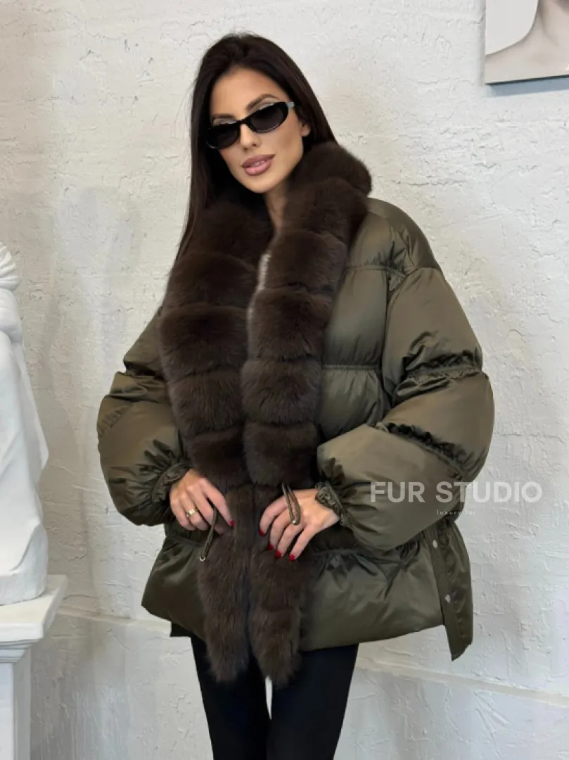 Женский стеганный пуховик на гусином пуху с отделкой из меха песца - фото 0