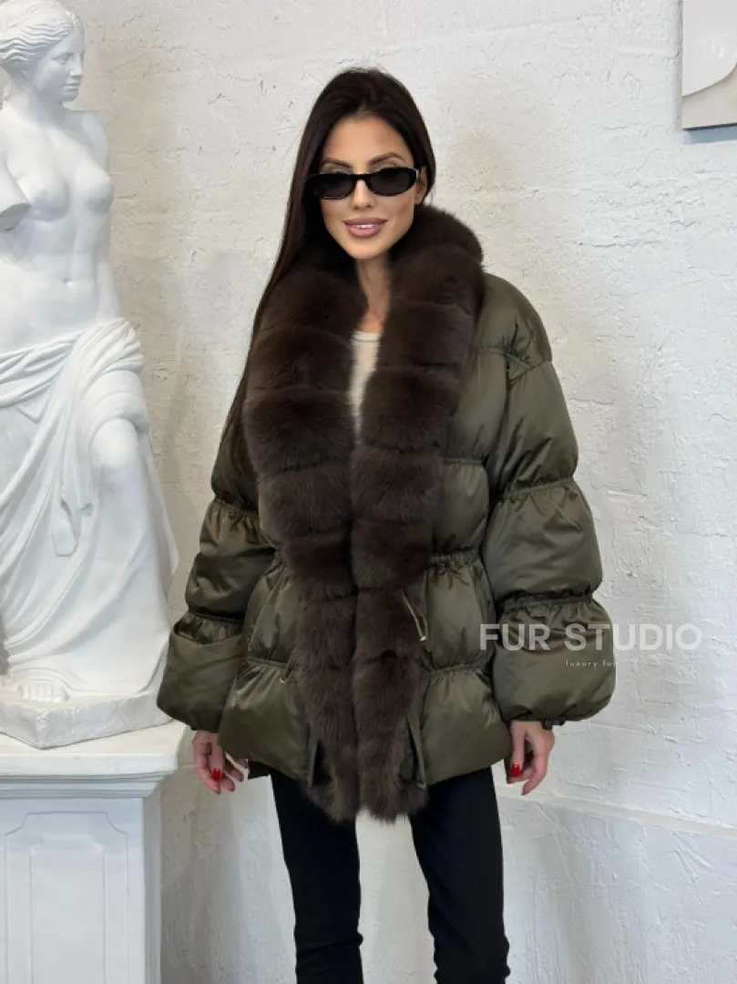 Женский стеганный пуховик на гусином пуху с отделкой из меха песца