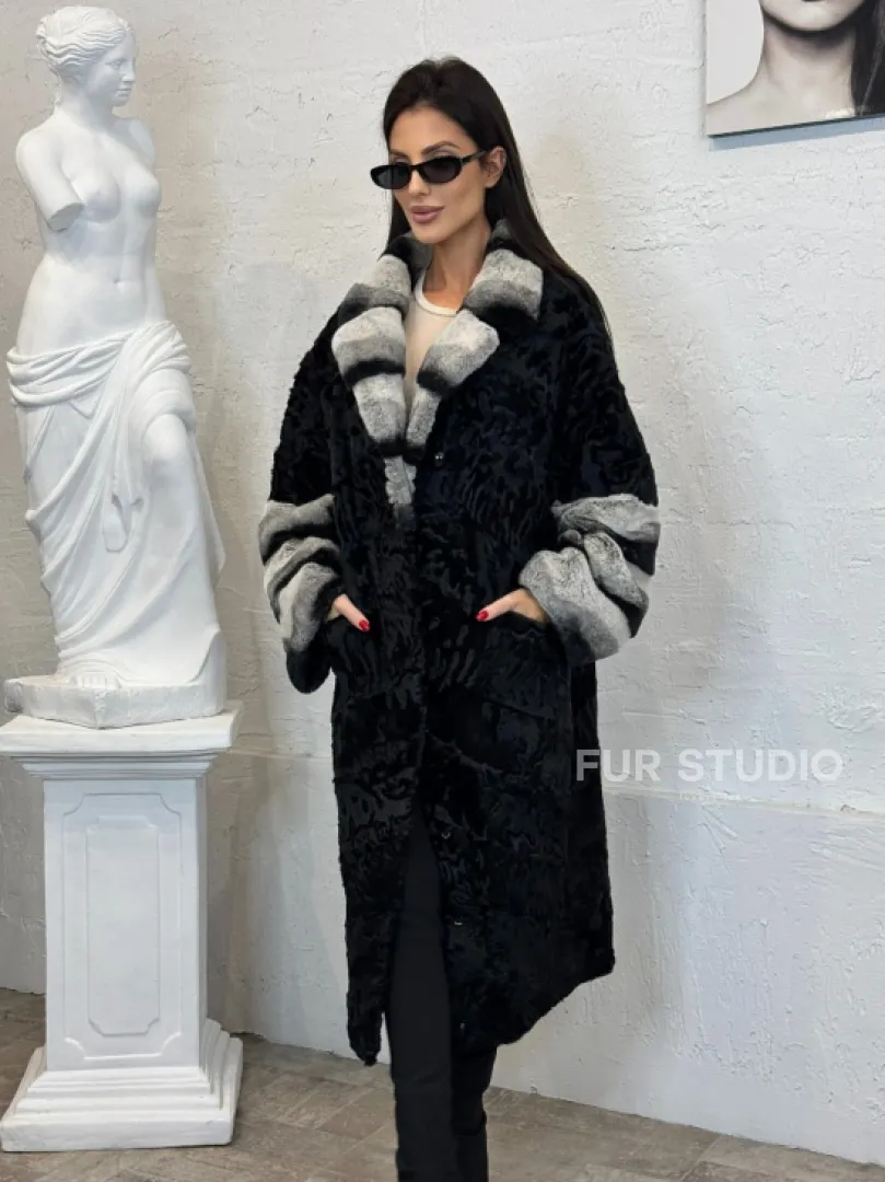 Шуба из меха афганского каракуля с отделкой из щипаной норки под шиншиллу - фото 8