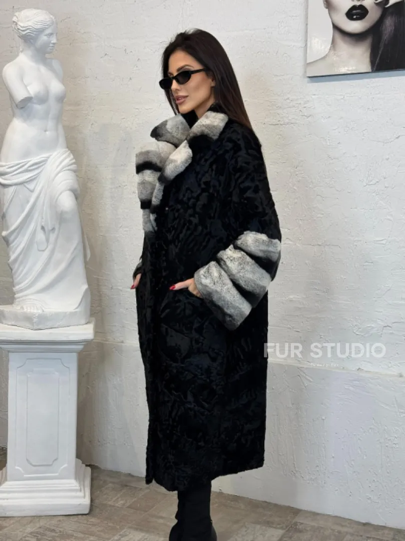Шуба из меха афганского каракуля с отделкой из щипаной норки под шиншиллу - фото 9