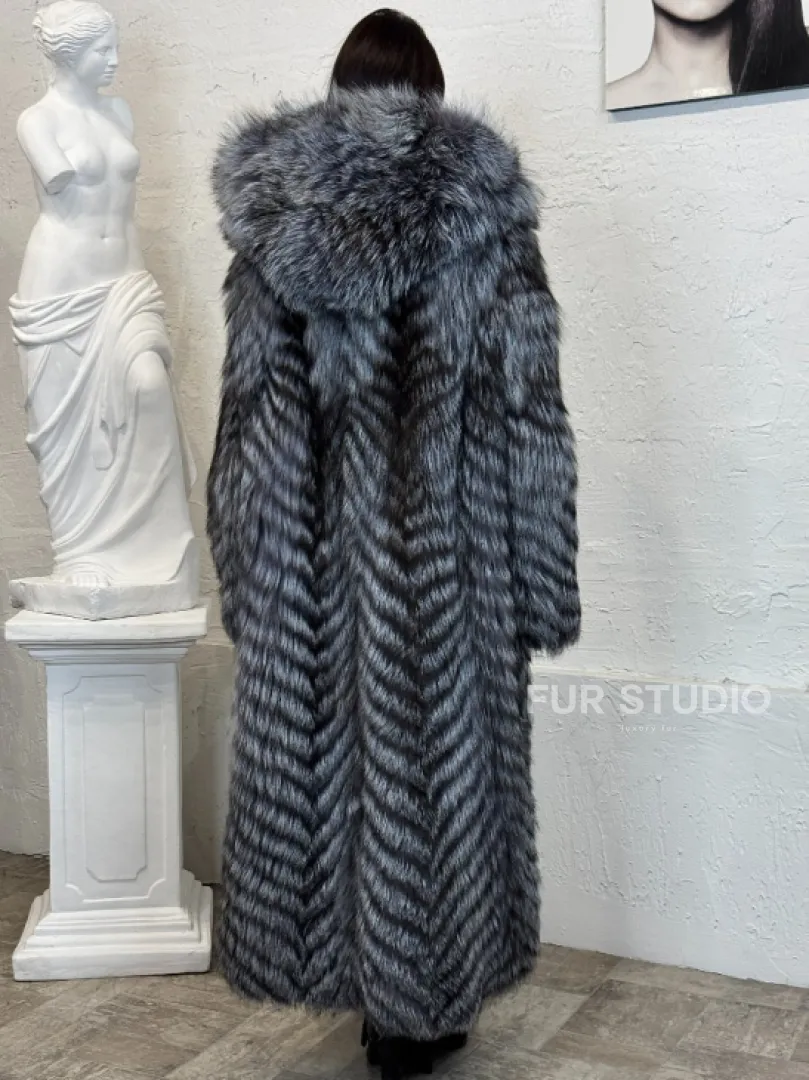 Длинная шуба с капюшоном из натуральной лисы Silver Fox Fur в росшив