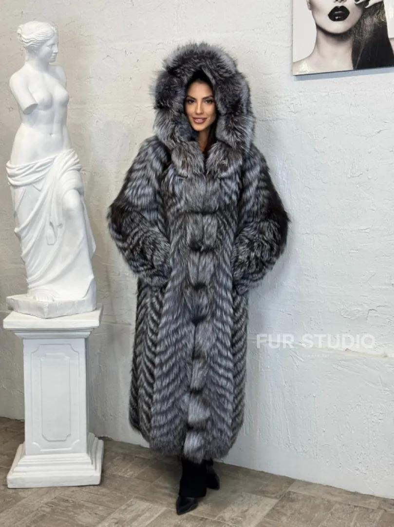 Длинная шуба с капюшоном из натуральной лисы Silver Fox Fur в росшив