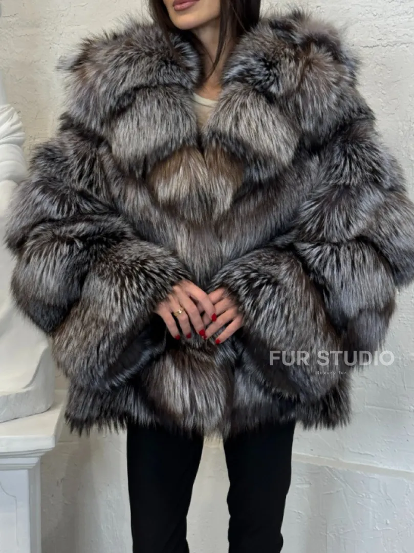 Полушубок с капюшоном из натурального меха лисы чернобурки с поясом - фото 4