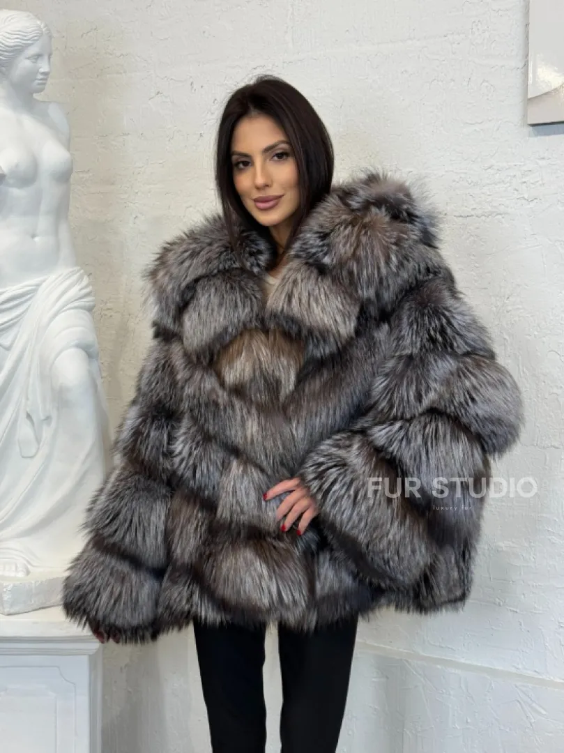 Полушубок с капюшоном из натурального меха лисы чернобурки с поясом - фото 9