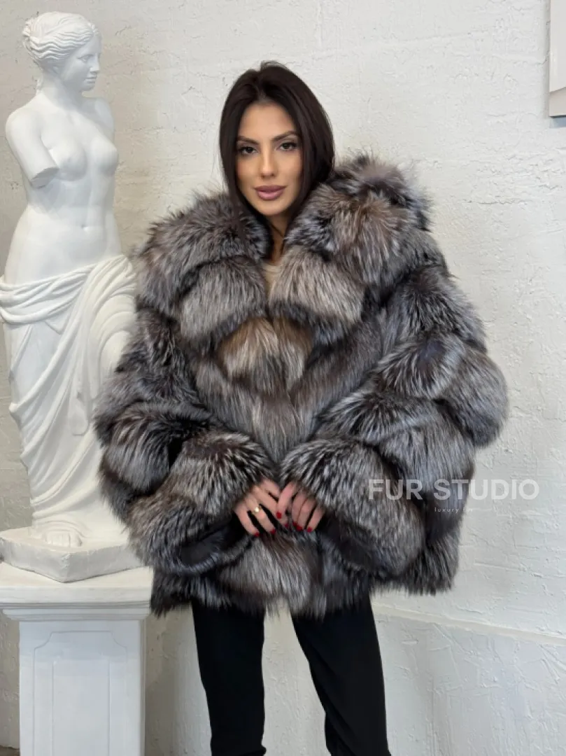 Полушубок с капюшоном из натурального меха лисы чернобурки с поясом - фото 8