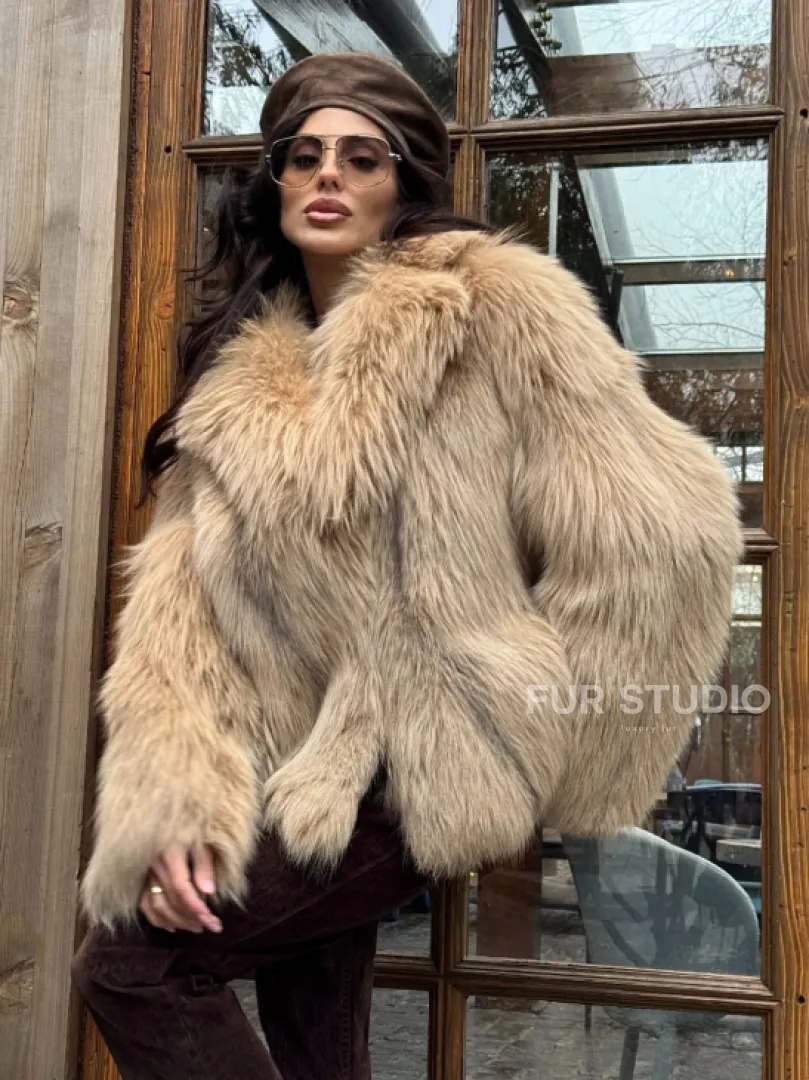 Шуба женская из меха тонированной лисы - английский воротник