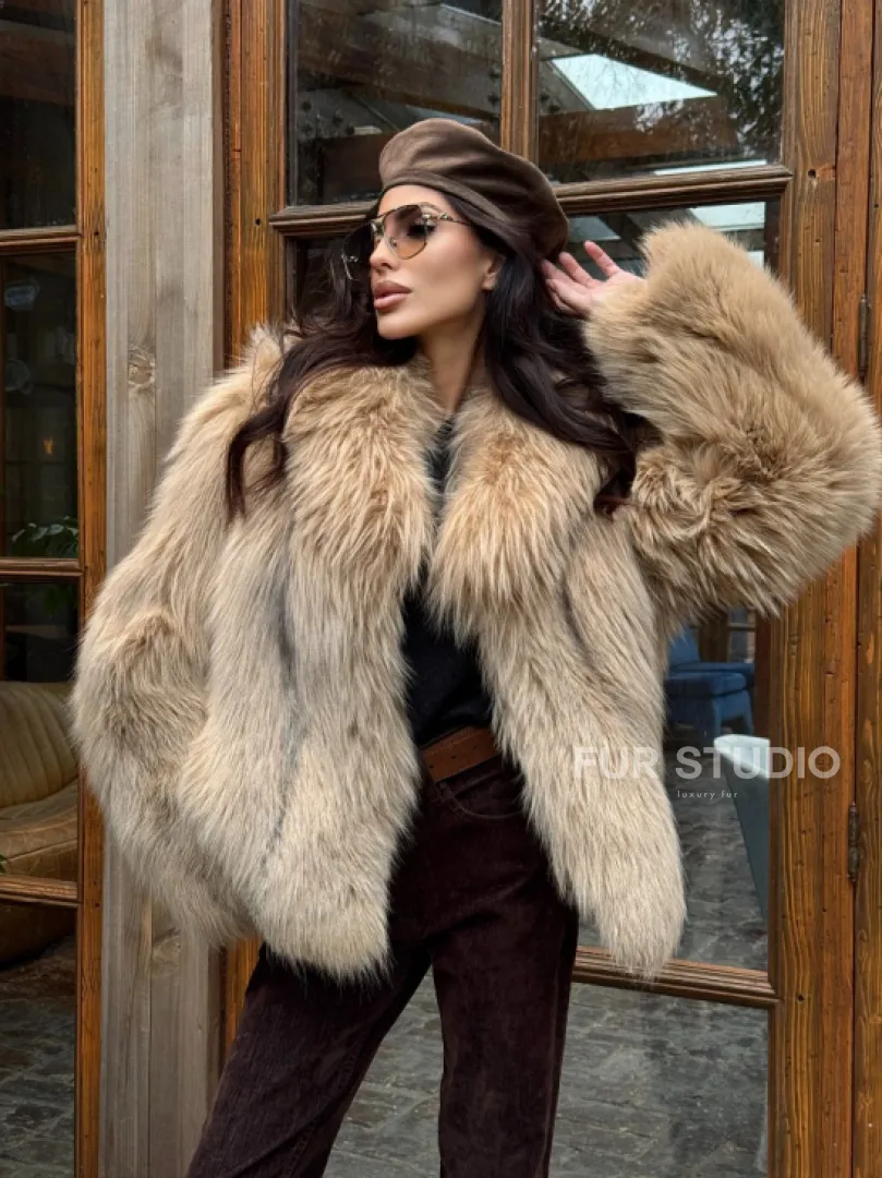 Шуба женская из меха тонированной лисы - английский воротник