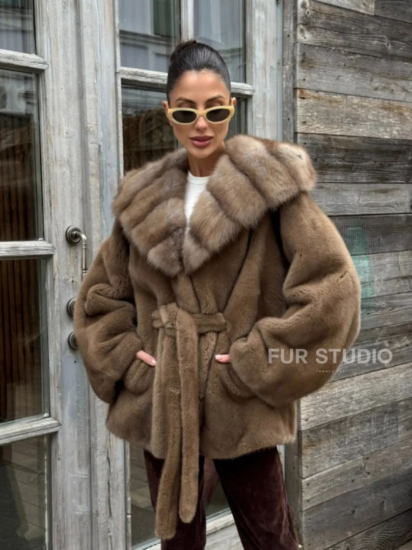 Шуба Luxury Fashion из плюшевой норки VELVET с капюшоном из меха куницы